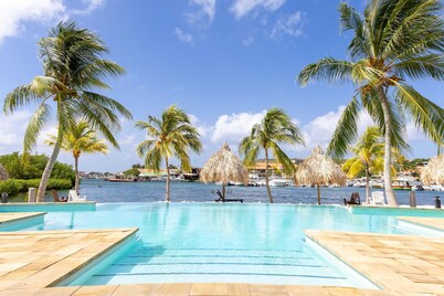 Spanish Water Apartments - Terrace