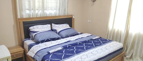 2 chambres, fer et planche à repasser, Wi-Fi gratuit, draps fournis