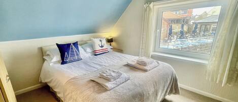 2 bedrooms, iron/ironing board, free WiFi, bed sheets