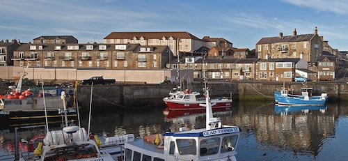 2bed Maisonette-sleeps 4-balcony, Sea Views, Wifi