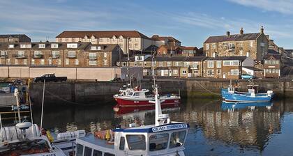2bed Maisonette-sleeps 4-balcony, Sea Views, Wifi