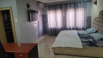 Deluxe Double Room, Courtyard View | Desk, free WiFi