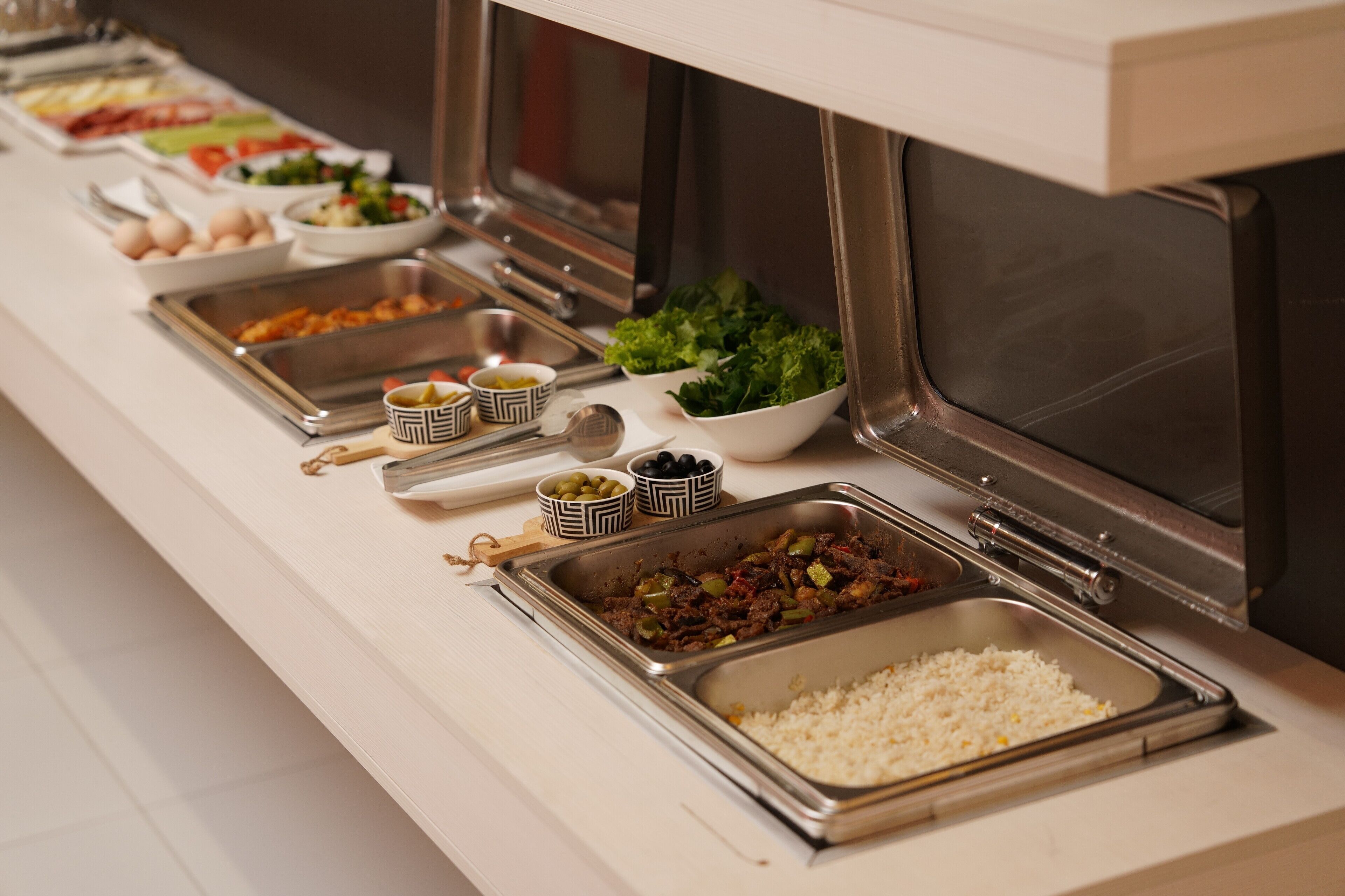 Free daily buffet breakfast