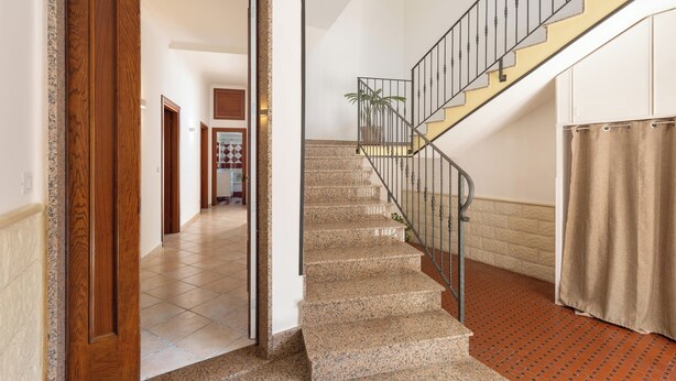 A staircase with a metal railing, a wooden door frame, and a tiled floor. - 3900 Leccelsa Dimora by Barbarhouse (Lecce)