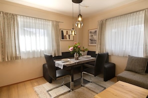 Apartment | Dining