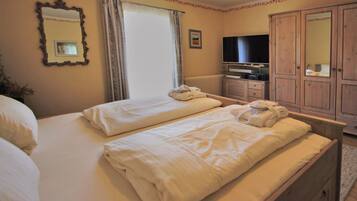 2 habitaciones, muebles diferentes y ropa de cama
