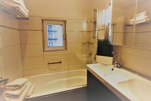 Apartment | Bathroom