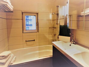 Bathroom - Tranquil Apartment in the Centre of Seefeld (Seefeld in Tirol)