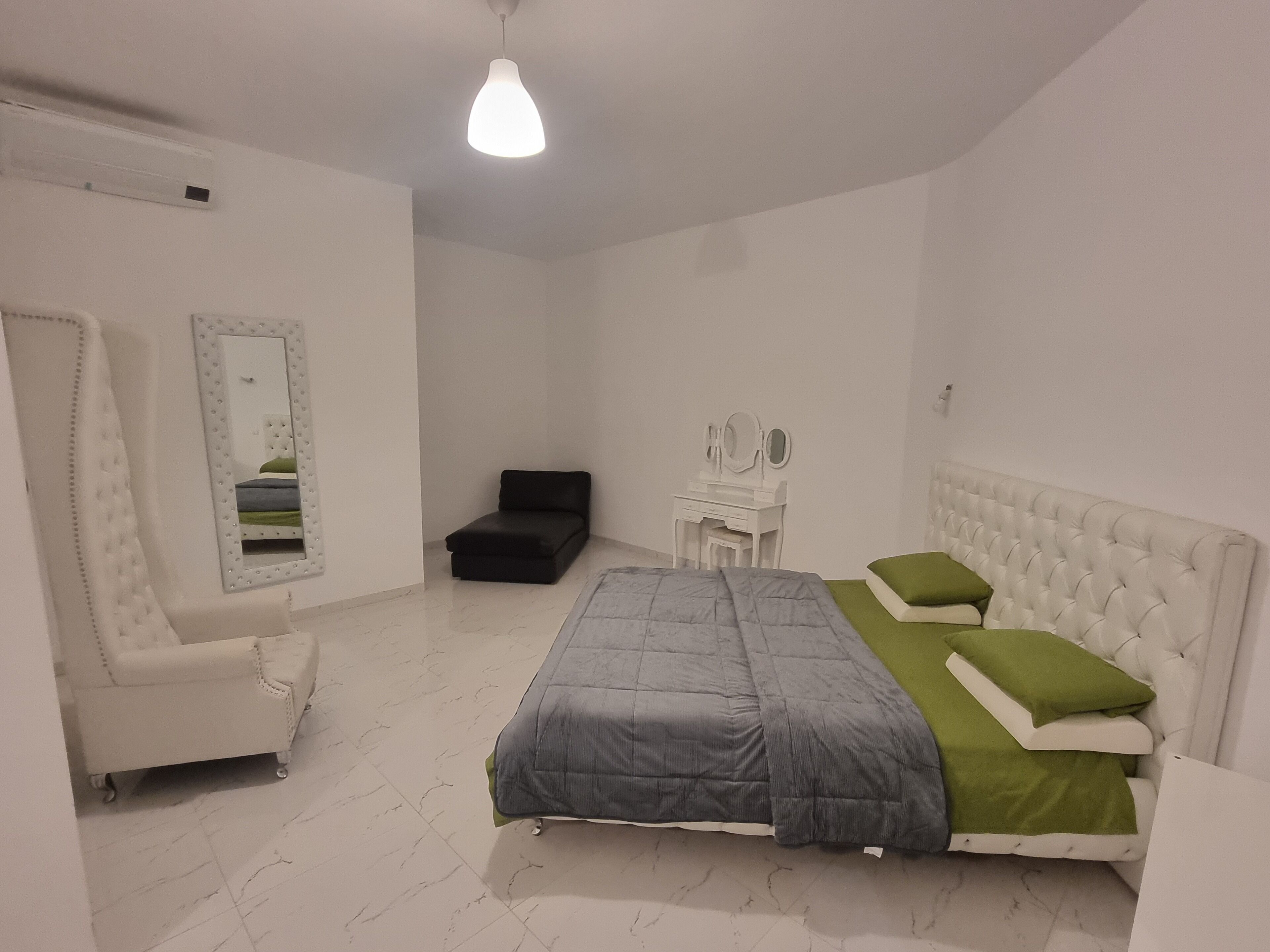 2 slaapkamers, een strijkplank/strijkijzer, wifi, beddengoed