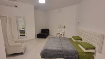 2 slaapkamers, een strijkplank/strijkijzer, wifi, beddengoed