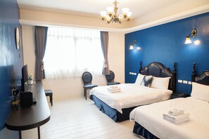 Habitació quàdruple prèmium | Mobiliari individual i escriptori
