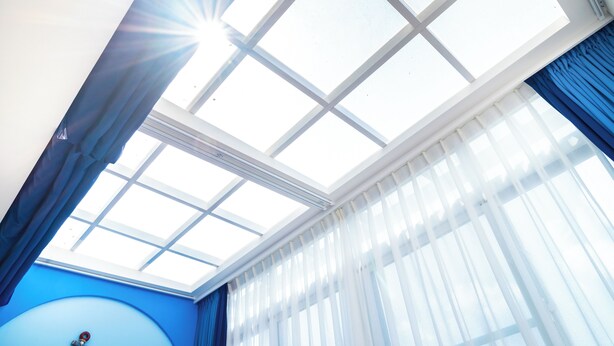A room with a skylight, a blue wall, and a window with sheer curtains. - Weclome the sun enjoy the moon B&B (Kaohsiung)