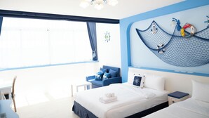 A bedroom with a large bed, a desk, and a chair. There is a window with curtains, a ceiling light, and a wall decoration. - Weclome the sun enjoy the moon B&B (Kaohsiung)