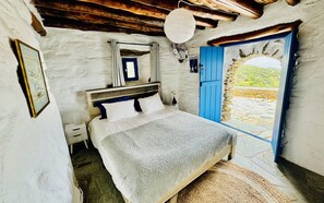 Traditional Suite, Sea View | 2 bedrooms, iron/ironing board, free WiFi - Villa Kotseli (Andros)