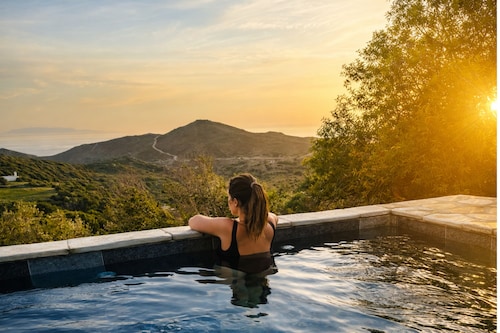 Villa Kotseli: Traditional Stone House with Pool & Sunset Sea Views