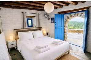 2 bedrooms, individually furnished, iron/ironing board, free WiFi