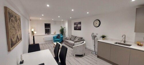 Modern 2 Bedroom Apartments - Camberley