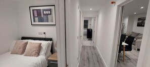 Basic Apartment, 2 Bedrooms - Modern 2 Bedroom Apartments - Camberley (Camberley)