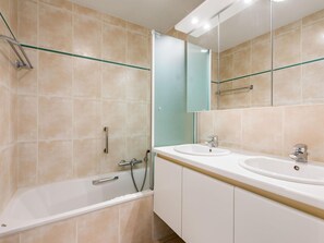 Apartment | Bathroom - Apartment by the Sea in Belgium With Balcony (Koksijde)