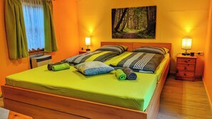 6 bedrooms, travel cot, free WiFi, bed sheets