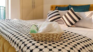 1 slaapkamer, een strijkplank/strijkijzer, wifi, beddengoed