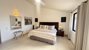 1 bedroom, iron/ironing board, WiFi, bed sheets - Ajijic Modern 1 King Bedroom Unit-Walk To Everything -Bikes-Gym-Pickleball Court (San Antonio Tlayacapan)