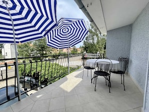 Outdoor dining - Apartment G&G Green with swimming pool (Poreč)