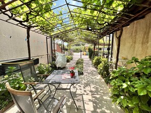 Outdoor dining - Apartment Dani close to the beach (Umag)