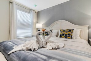 9 dormitorios, tabla de planchar con plancha, cuna de viaje y wifi