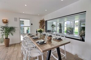 Dining - Maison 10 Couchages Avec sa Piscine Intérieure en Campagne (Saint-Bihy)