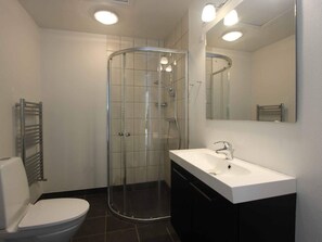 House | Bathroom - 6 Person Holiday Home in Nexo (Nexø)