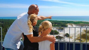 A balcony with a view of the ocean and beach. - 6 Person Holiday Home in Nexo (Nexø)