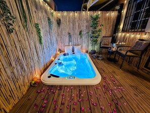 Bain à remous extérieur