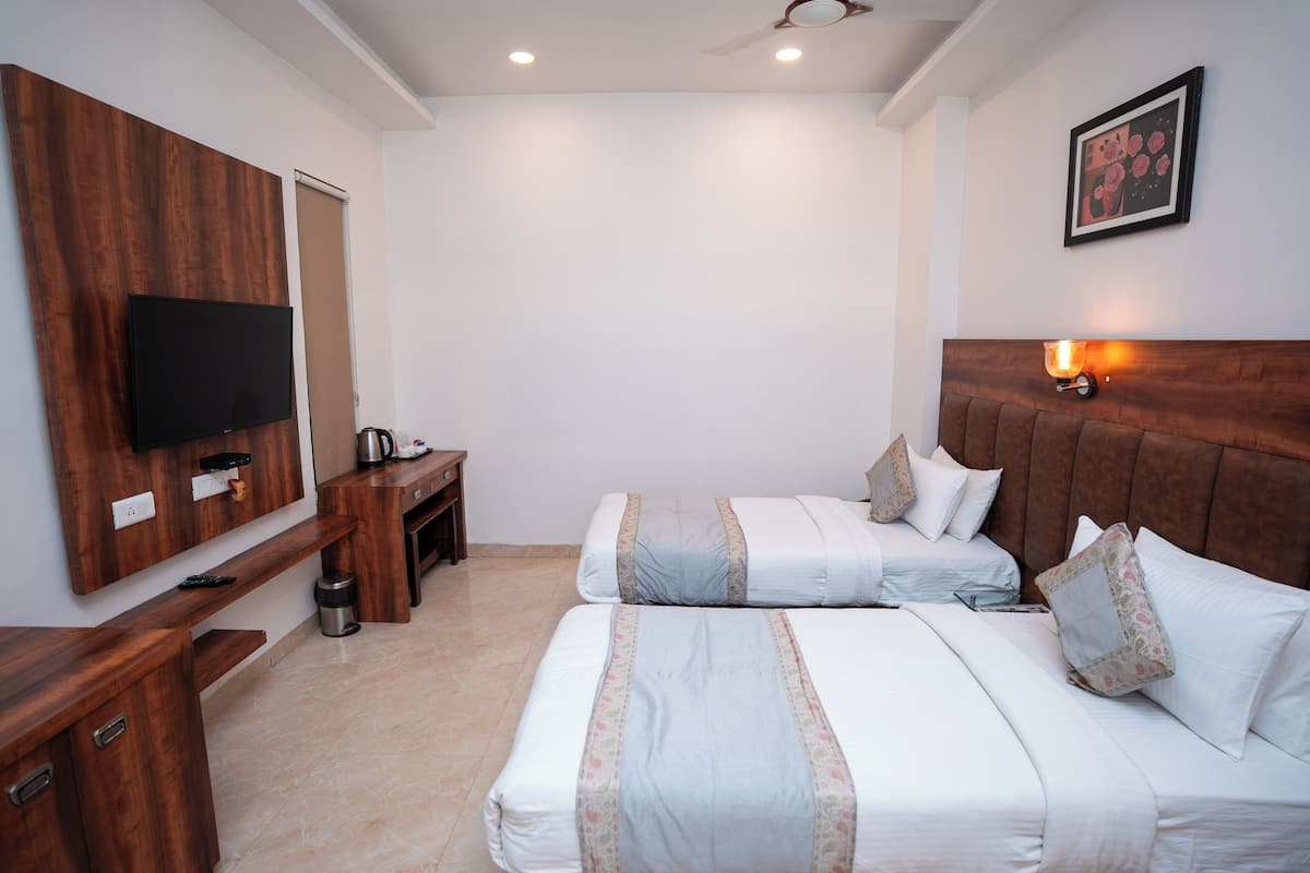 Habitación estándar, vistas a la ciudad | Sistema de insonorización y wifi gratis