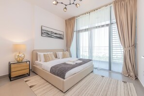 Apartamento luxo, sacada, vista para a marina | 2 quartos, individualmente mobiliados, ferros/tábuas de passar roupa