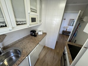 Frigorifero, microonde, forno, lavastoviglie