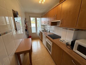 Fridge, microwave, oven, coffee/tea maker