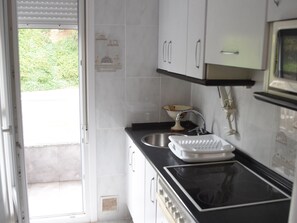 Fridge, microwave, oven, coffee/tea maker