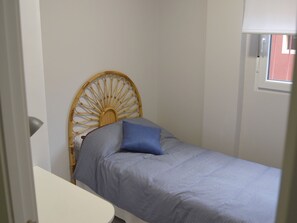2 bedrooms, iron/ironing board, Internet, bed sheets