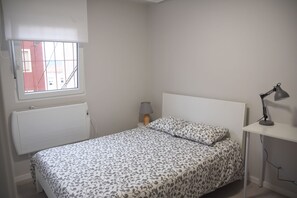 2 habitaciones, tabla de planchar con plancha, internet y ropa de cama 