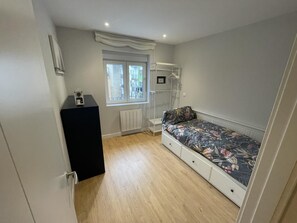 3 Schlafzimmer, Bügeleisen/Bügelbrett