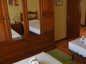 3 bedrooms - Villa in urban. with pool Villa in urban. with pool (.rgoños)