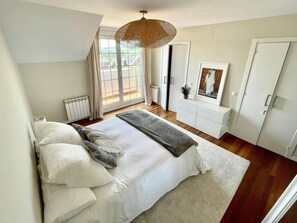 2 bedrooms, iron/ironing board, internet, bed sheets