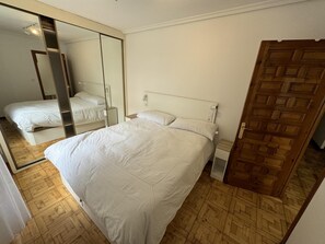 2 chambres, fer et planche Ă repasser, draps fournis