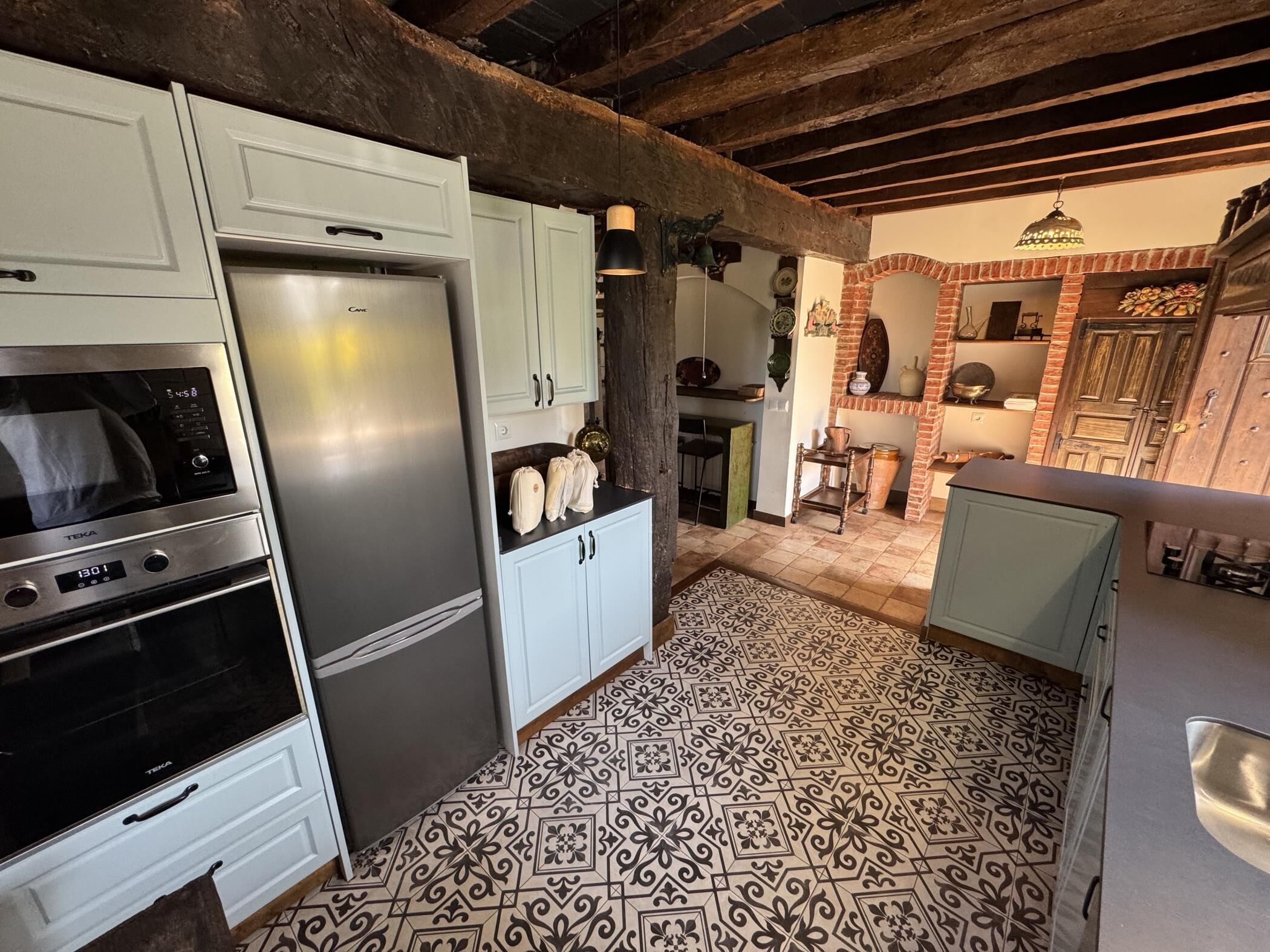 雪櫃、微波爐、焗爐、洗碗機