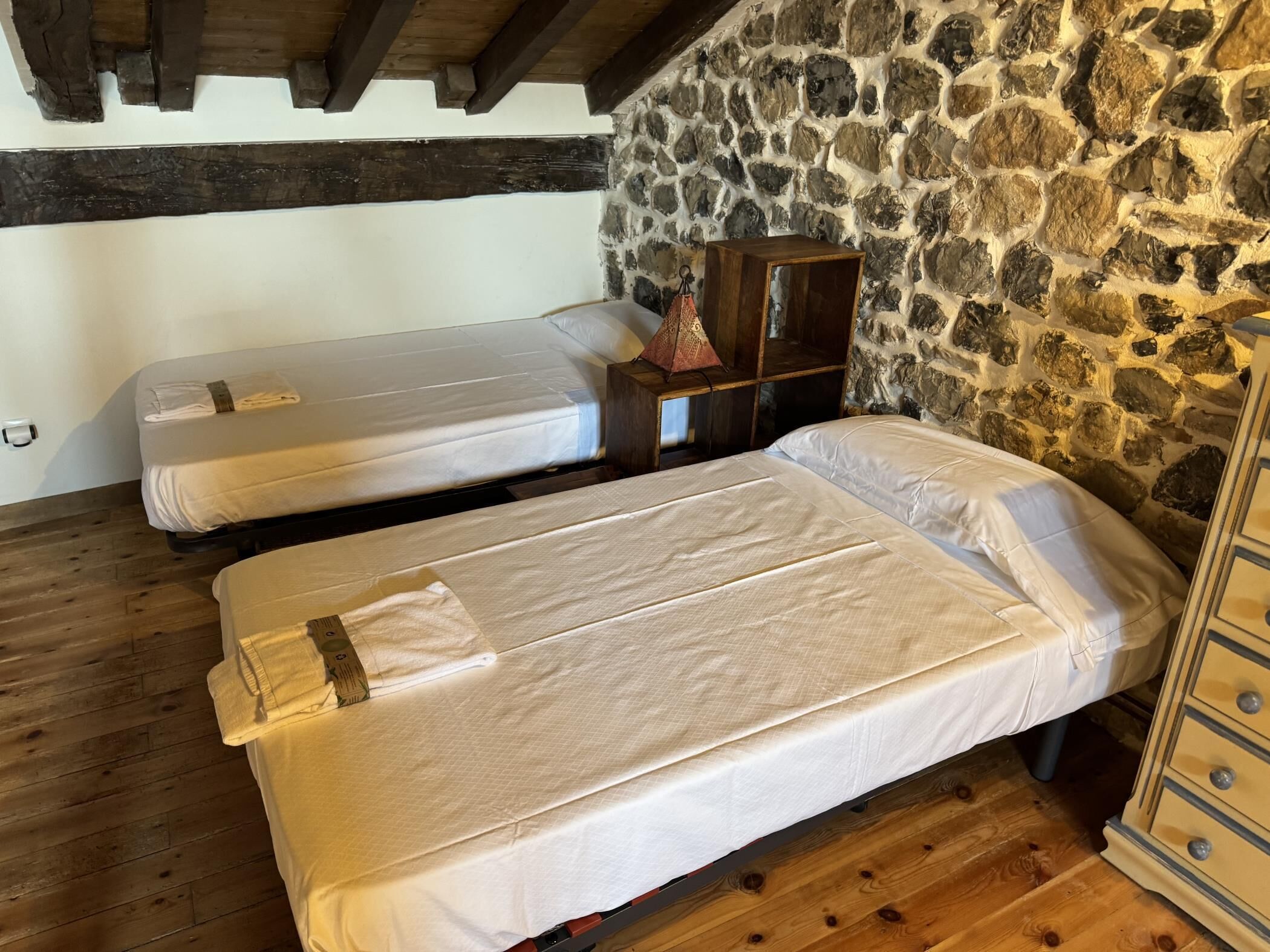 7 bedrooms, iron/ironing board, internet, bed sheets