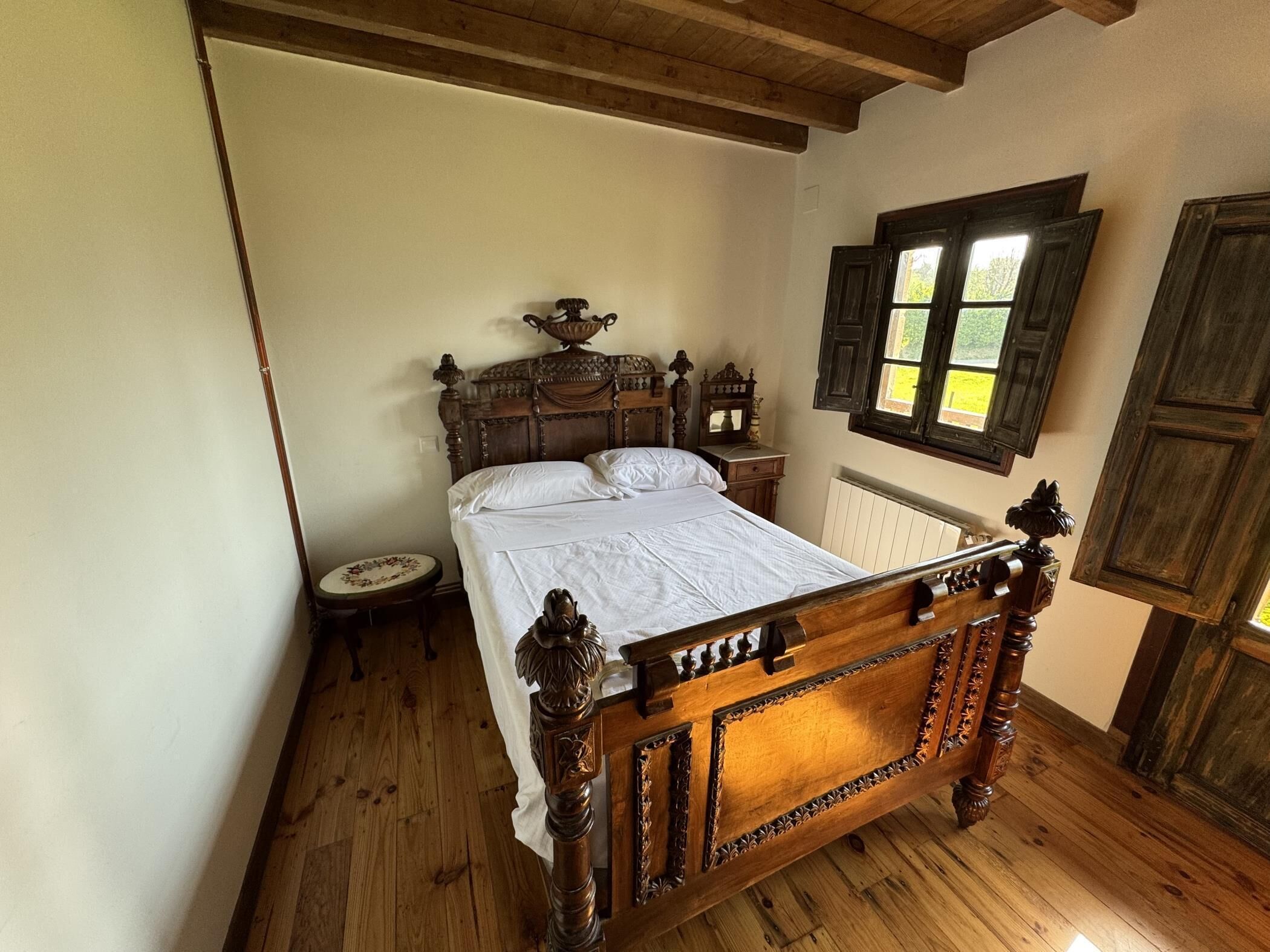 7 bedrooms, iron/ironing board, Internet, bed sheets