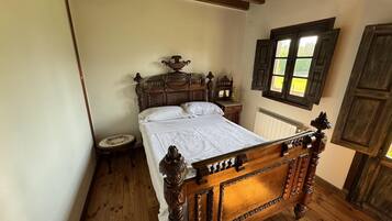 7 bedrooms, iron/ironing board, Internet, bed sheets