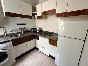 Fridge, microwave, oven, coffee/tea maker - Rental unit in Santander · ★New · 2 bedrooms · 3 beds · 1 bath (Santander)