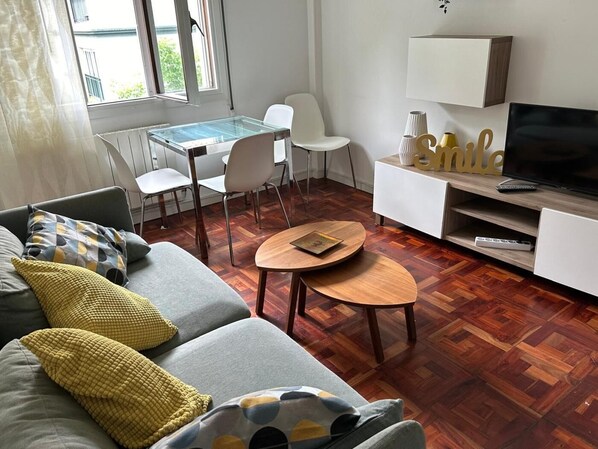 TV - Rental unit in Santander · ★New · 2 bedrooms · 3 beds · 1 bath (Santander)